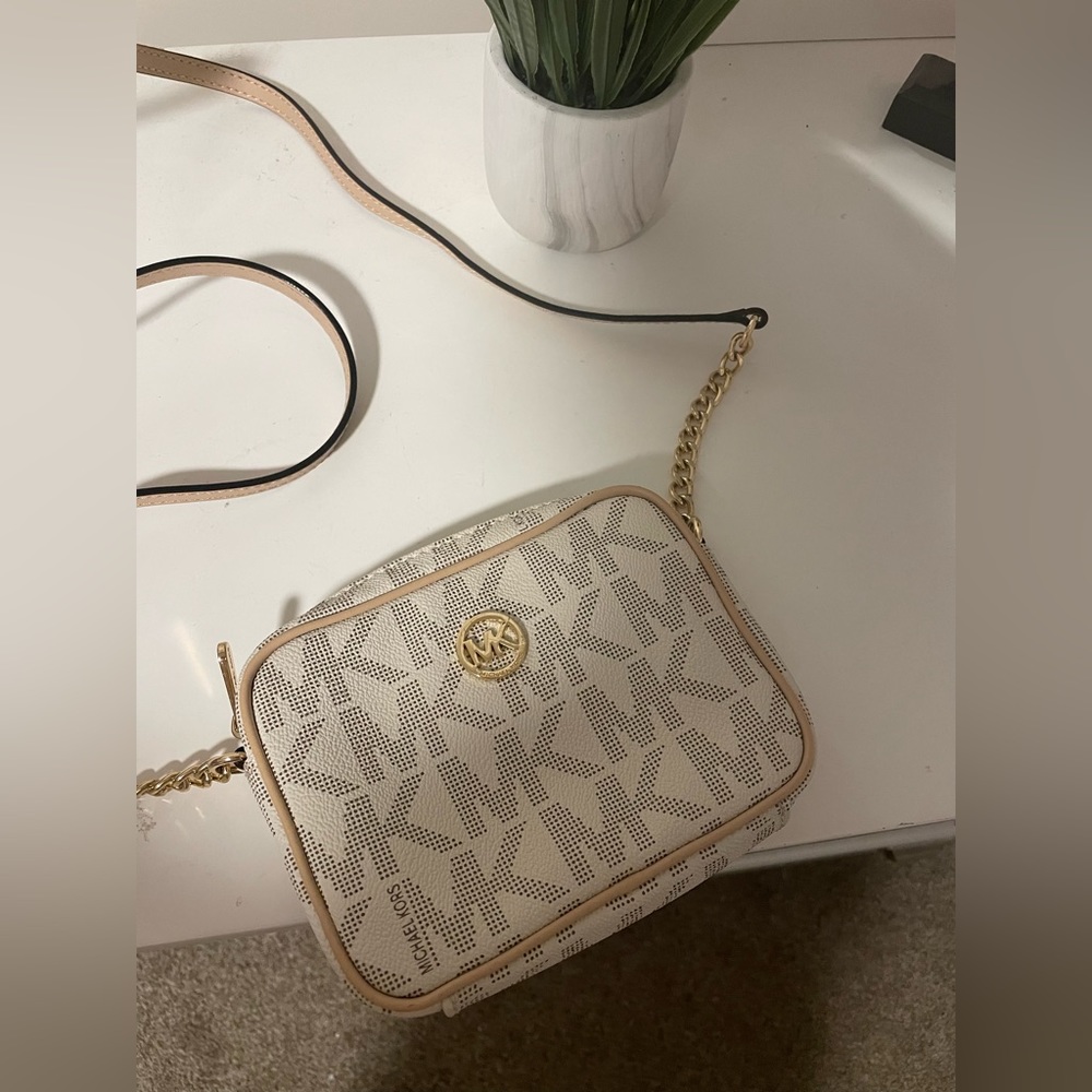 Michael Kors Crossbody Bag!